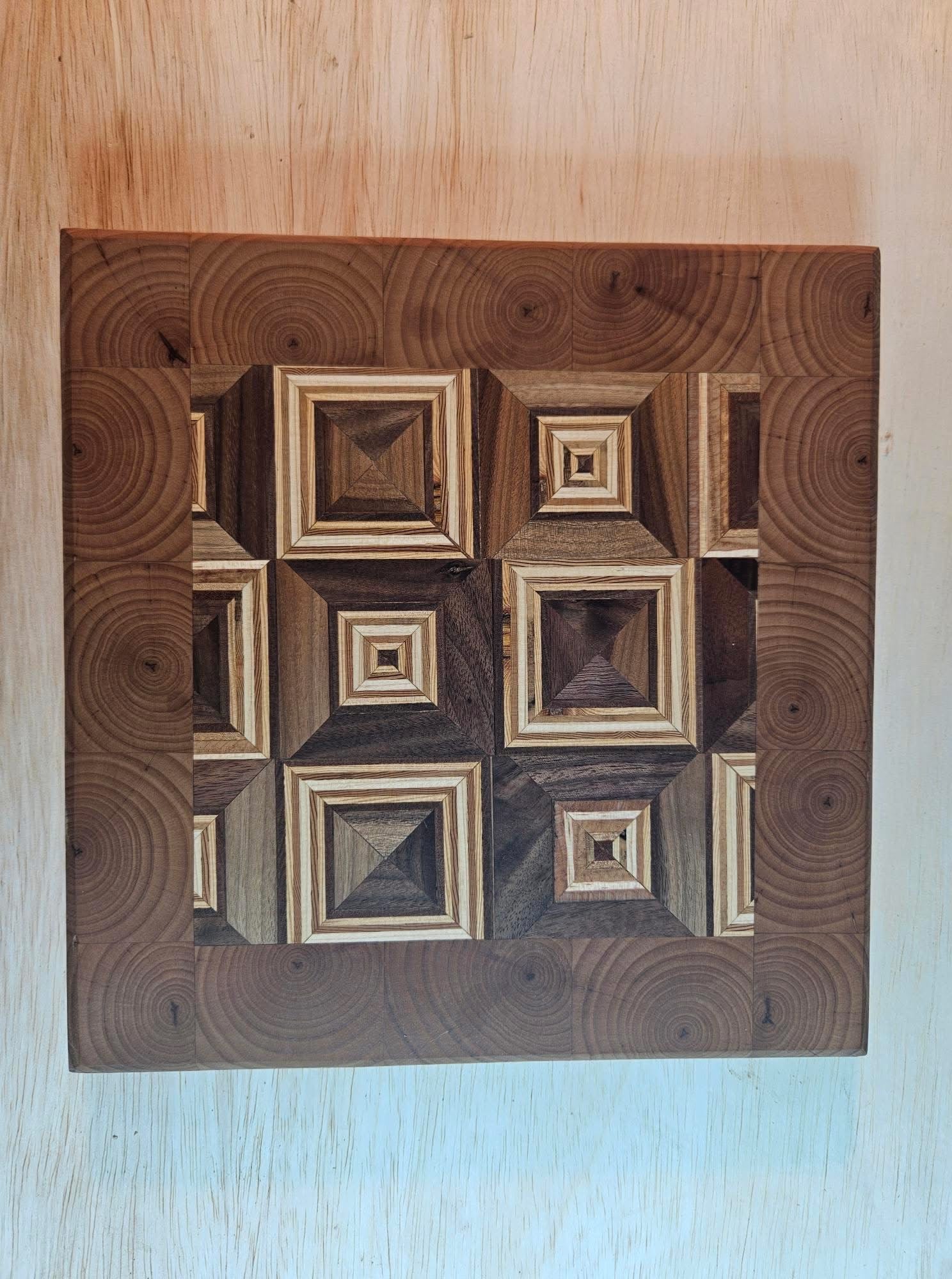 Magic Eye Cutting Board 1